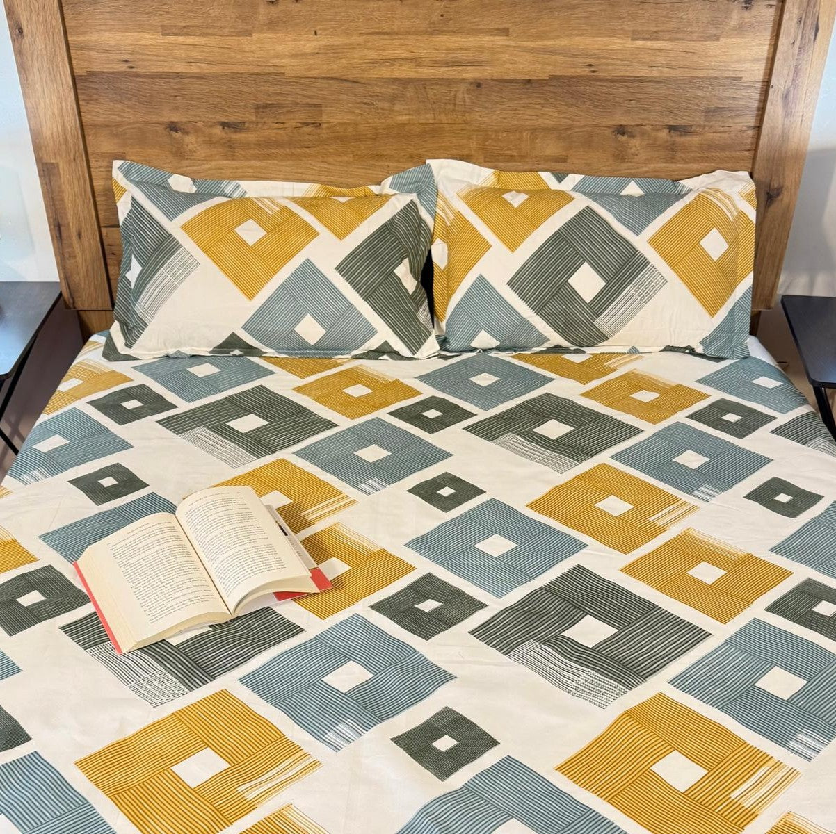 Golden Grid – Mustard Grey Squares Bedsheet Set